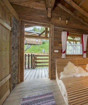 Zirben-Sauna im Hüttendorf