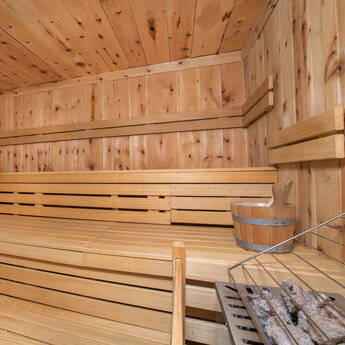 Zirben-Sauna im Hüttendorf