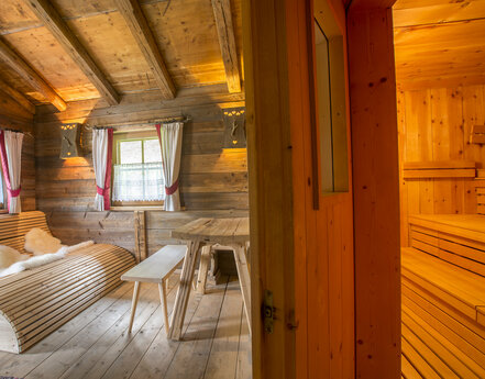 Zirben-Sauna im Hüttendorf